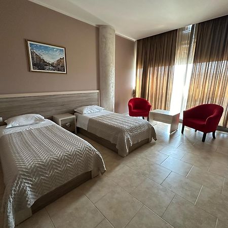 Hotel Terminal Tirana Bregu i Lumit Exteriör bild