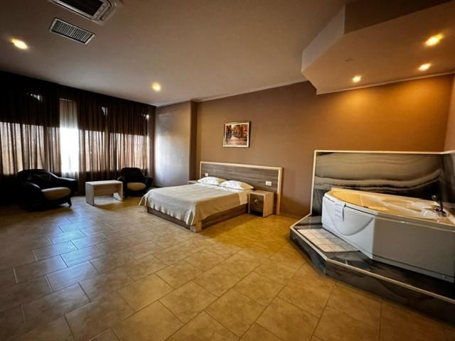 Hotel Terminal Tirana Bregu i Lumit Exteriör bild
