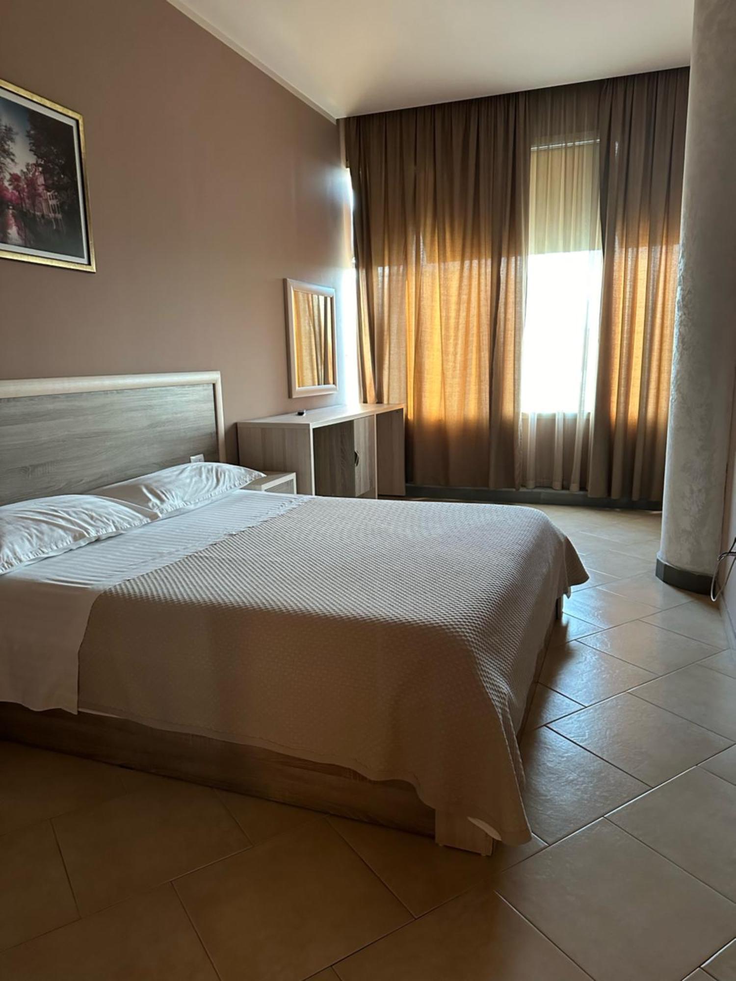 Hotel Terminal Tirana Bregu i Lumit Exteriör bild