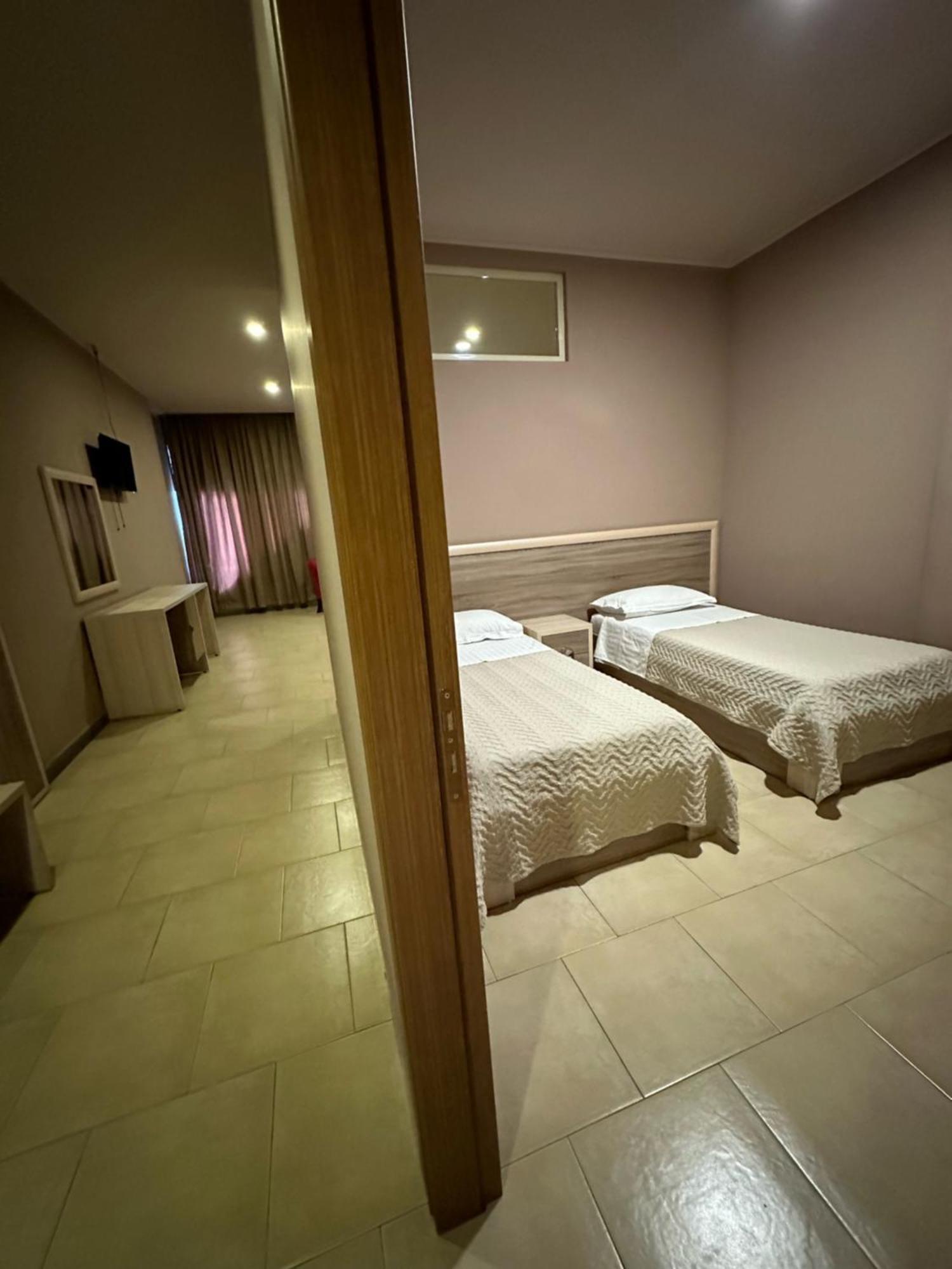Hotel Terminal Tirana Bregu i Lumit Exteriör bild