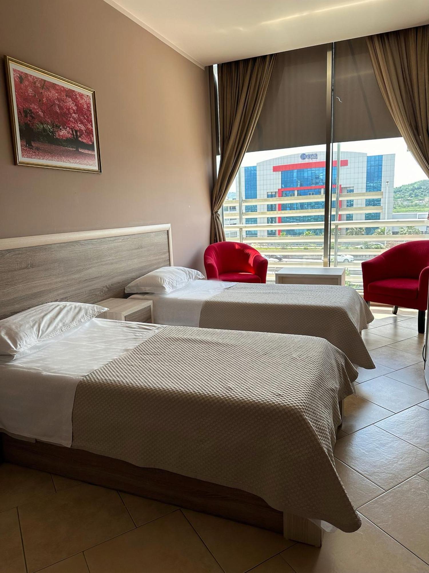 Hotel Terminal Tirana Bregu i Lumit Exteriör bild