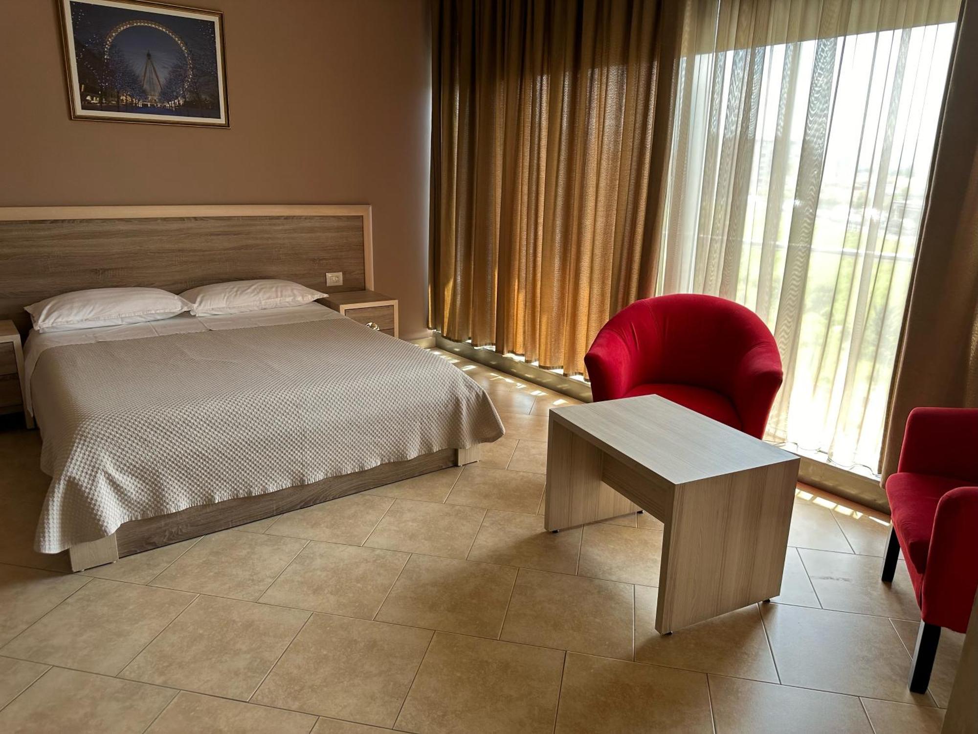 Hotel Terminal Tirana Bregu i Lumit Exteriör bild